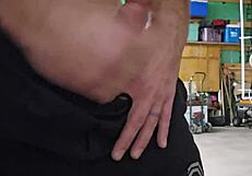 Elewis6 fingers her wet pussy solo on cam December 20