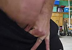 Elewis6 fingers her wet pussy solo on cam December 20