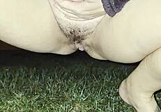 oh damn this wife pees her hairy pussy outdoors on a freezing night!