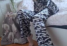 Elza Kom's Nylon Tights Obsession?