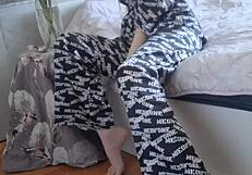 Elza Kom's Nylon Tights Obsession?