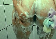 bailey quinn's juicy big pussy lips shine in bath ep01