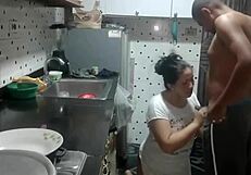Novio de hermanastra folla mi gran culo en cocina