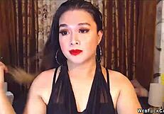 this cute brunette webcam girl loves chatting up close