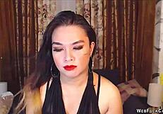 this cute brunette webcam girl loves chatting up close