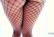 blonde nikki benz twerks big ass as brunette anikka albrite dildo fucks deep