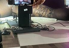 Amateur milf slut squirts wildly on massive pussy machine