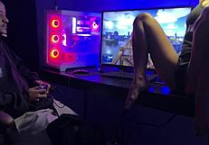 mi esposa compitiendo contra spider-man con handjob salvaje... uff