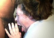 Thick ass stepsister slurps cock with pink dick sucking lips