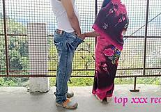 Hot Bengali Bhabhi Tempts Smart Thief for Amazing Outdoor Sex in Pink Saree