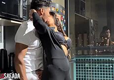 experienced guy shows off making lu squirt for real