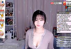 Korean cutie dances sexy with big tits bouncing for the guys