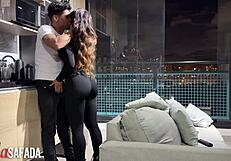 experienced guy shows off making lu squirt for real