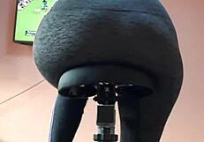 did peeing my tight leggings mid-workout turn you on?