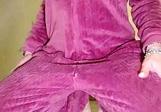 pregnant italian camgirl teases hairy pussy in erotic forest video call