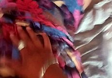 sube su vestido para meter mi verga en su coño casero latina real pareja