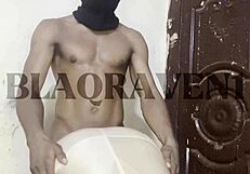 who wants to slam this homemade big ass pussy while she shakes it