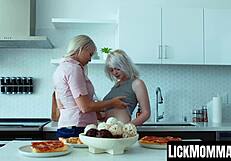 Teen Annie Archer dildo fucks stepmom London River mutually