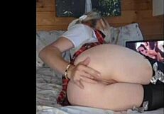 watch this blonde teen's solo chatte fingering and anal play!