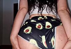 follo al papa de mi mejor amiga escondido en fiesta casera con creampie interracial