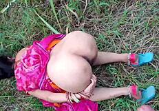 Desi bhabhi sneaks outdoor ranch fuck with village lover boy