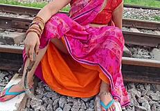 Desi bhabhi sneaks outdoor ranch fuck with village lover boy