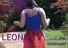 short skirt no panties garden tease fresh air pussy flash