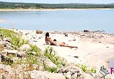 Natalii Quinn hunts cock voyeur style at Madrid reservoir