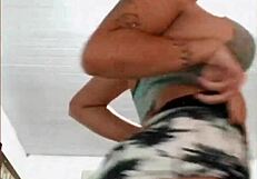 damn that big ass slut dances like a total whore 😈🍑