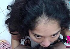 le mamo la verga a mi padrastro y se corre en mis tetas cuando mama no esta