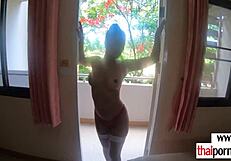 You see this bombastic thai teen polly in glasses going wild on that big one?