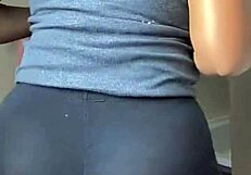 damn that culona looks hot in those tight leggins 😍🍑