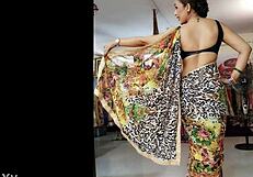 hot desi bhabhi flaunts curves on instagram live