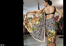 hot desi bhabhi flaunts curves on instagram live