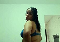 gostosa dances funk shaking chubby latina ass and natural tits for camera