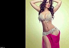 hot desi bhabhi flaunts curves on instagram live