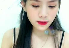 Korean Webcam Star Em Hotgirl Teases Live on Uplive