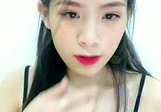 Korean Webcam Star Em Hotgirl Teases Live on Uplive