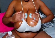 fat ebony babe twerks her huge creamy ass while fucking her juicy pussy with a big dildo in homemade solo play