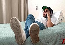 Mi Amigo Con Enorme Polla Me Invita A Ver Netflix Mientras Me Folla Duro