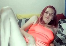 Nympho milf fists shaved pussy close up till squirting mess