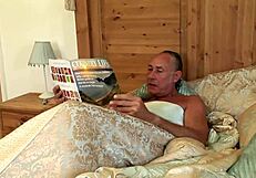 Housewife milf cougar bbw tempts with her big natural boobs and curves