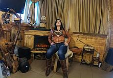 Beautiful latina stepmom spreads hungry pussy for taboo housewife worship