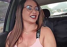 realizei o fetice dele amando meus pes no carro creampie