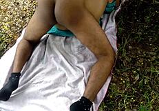  पड़ोसी लड़के ने मेरी सौतेली माँ की बड़ी गांड को जंगल में चोदा