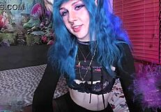 wanna watch my cute big ass girlfriend twerk and finger wildly?