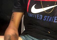 Pau Gigante Gozando Enquanto Bate Punheta E Fala Putaria