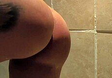 caught her in the bath all wet and ready for that deep pounding moans everywhere