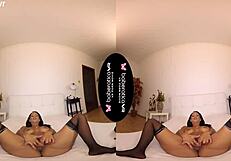 isabela chrystin fingers pussy in vr