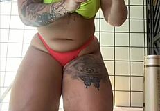 o vizinho me convidou pra piscina e mostrou tudo